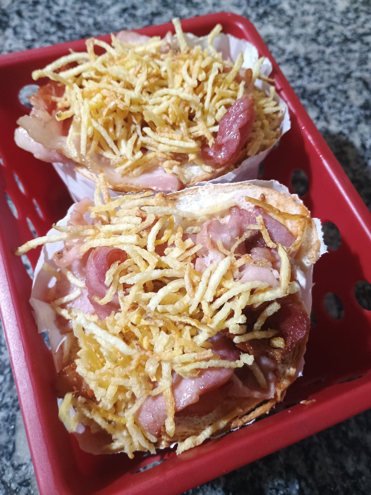 Combo de sanduíches na bandeja